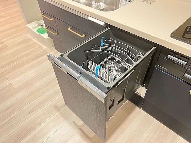 ビルトイン食洗機を採用。家事の時間短縮や効率アップ、節水にも威力を発揮します。