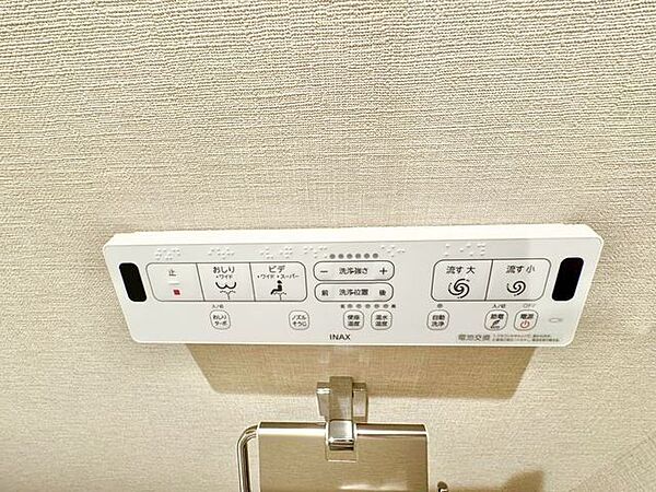 衛生的に気持ちよく使えるよう様々な技術が取り入れられている温水洗浄便座です。