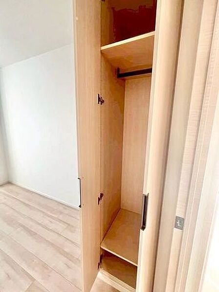 無駄を省き有効に活用した収納スペース。細々したモノを片付けられて便利です。