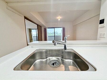 キレイなお水がいつでも、安心して飲める浄水器内蔵型水栓付き。