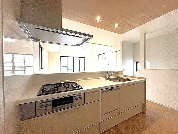 毎日をもっと軽やかに、キッチンワークをもっと効率的に。人に寄り添った美しい道具、使いこなす楽しみも。