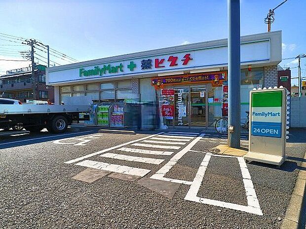 ファミリーマート＋薬ヒグチ川崎戸手本町店 550m