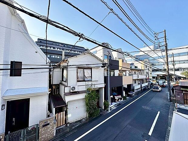 外の視線が気にならない設計で、安心して暮らせる住空間です。