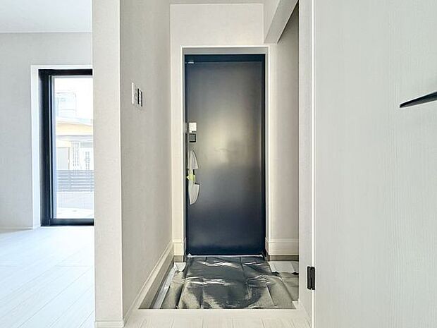 毎日出入りに使う玄関は外出する時は爽やかに、帰宅するときはホッとする落ち着いた空間へ。