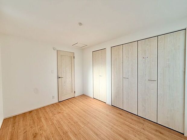 リビングで楽しく過ごした後はプライベートな時間を満喫。静かな環境でリラックスタイムをお過ごし下さい。