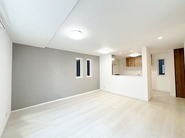 お気に入りのこの場所。いつもと変わらない週末のひととき。なんでもない朝の会話さえもとっておきの時間。