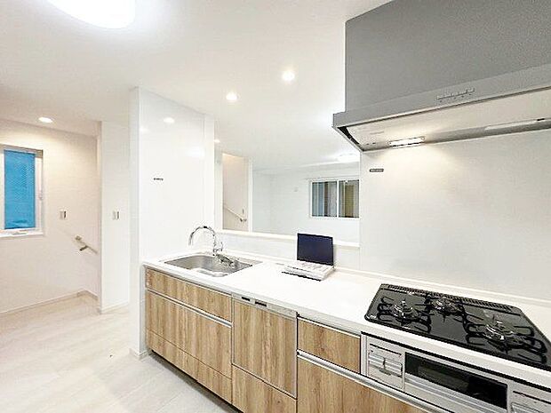 プライベートスペースを彩るインテリアとしての美と、快適な日常を支える機能性と強さがひとつに。