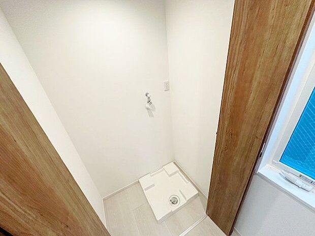 暑い日でも寒い日でも室内なら快適に洗濯できます。やっぱり洗濯機は室内に置きたいですね。