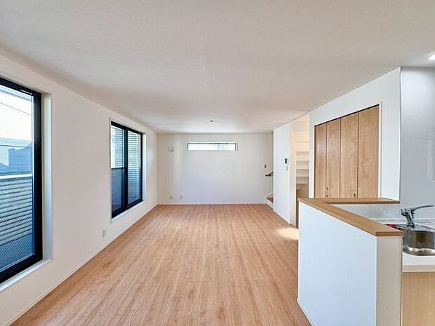 ナチュラルテイストの白を基調とした空間にはどんなインテリアも馴染みます。