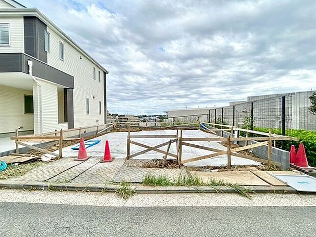 豊かな陽光を取り込む明るい住空間。ゆとりある日々は、この美しい住まいから。