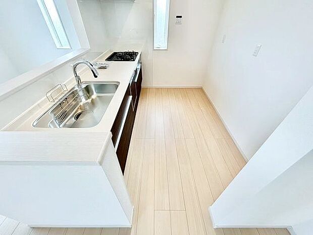 「食」の幸せを育むキッチンは心地よい空間に。ゆったりと作業できるスペースが魅力です。