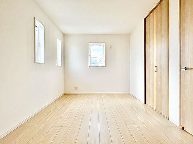 過ぎ行く時間をゆったりと感じることができる落ち着いたお部屋。