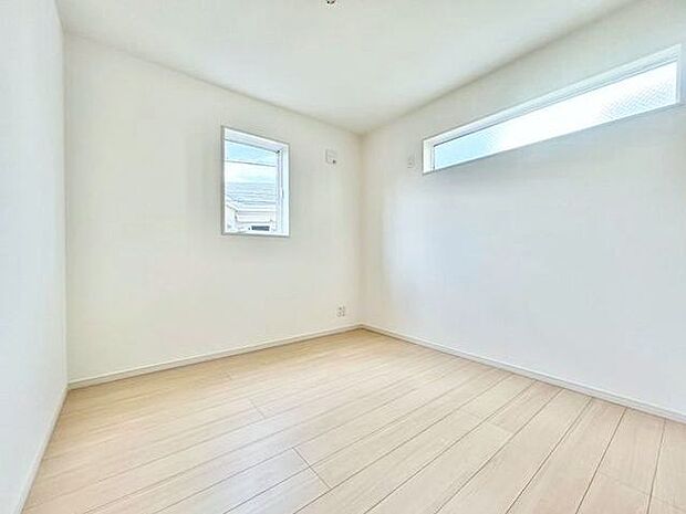 優しい色合いの壁紙は、目にも優しく居心地の良い空間にしてくれます。