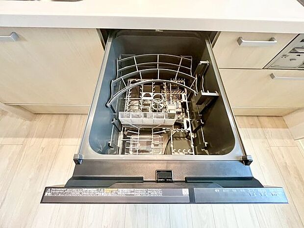 食器を洗っている間にお掃除など、様々なシーンで家事の時短に役立つビルトイン食洗機。