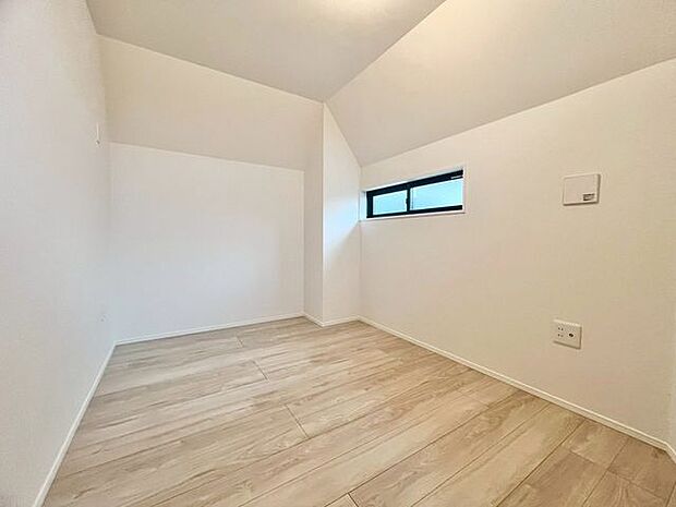 リビングで楽しく過ごした後はプライベートな時間を満喫。静かな環境でリラックスタイムをお過ごし下さい。