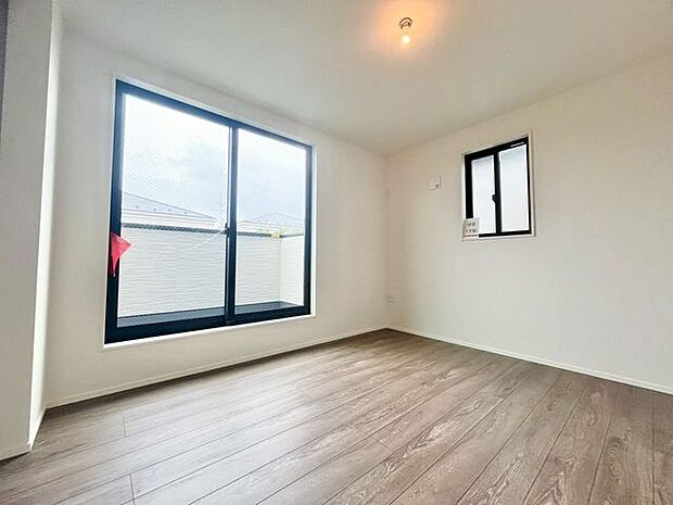 一日の疲れをいやしてくれる主寝室。時を忘れて過ごす場所として過ごせるお部屋。