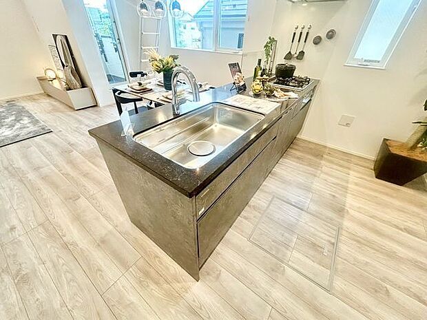 人に寄り添った美しい道具、使いこなす楽しみも教えてくれるシステムキッチンです。