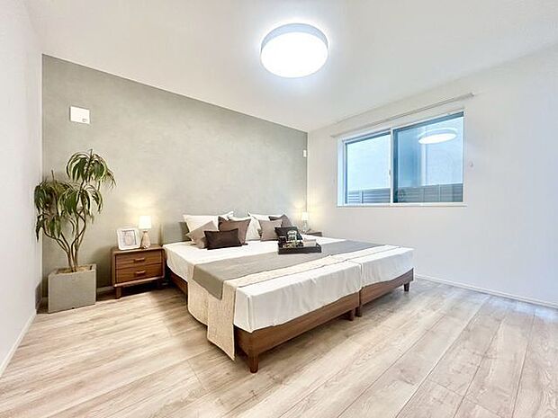 木のぬくもりを感じられる、のびのびとした明るい洋室です。いつまでも快適に暮らせる空間が広がります。