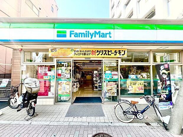 ファミリーマート蓮沼駅西店 180m