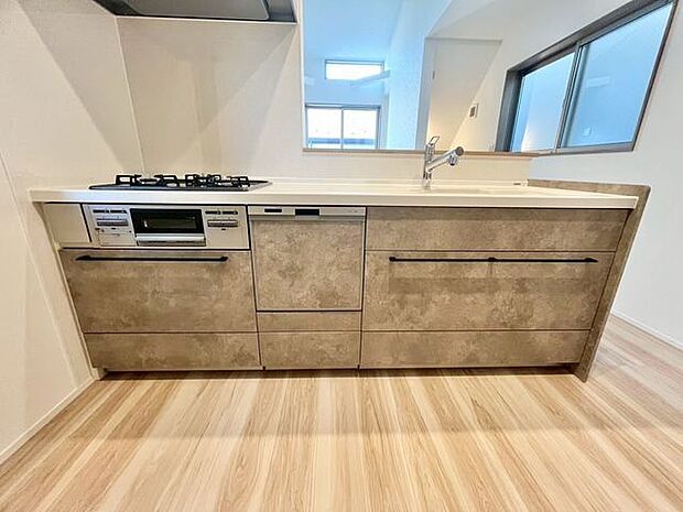 毎日の暮らしに大切な「食」を育む場所。機能性とデザイン性を兼ね備えたキッチン空間に。