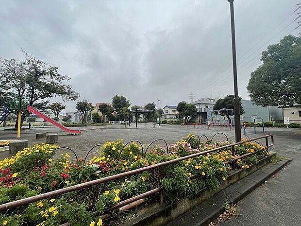 新吉田さんかく公園 700m