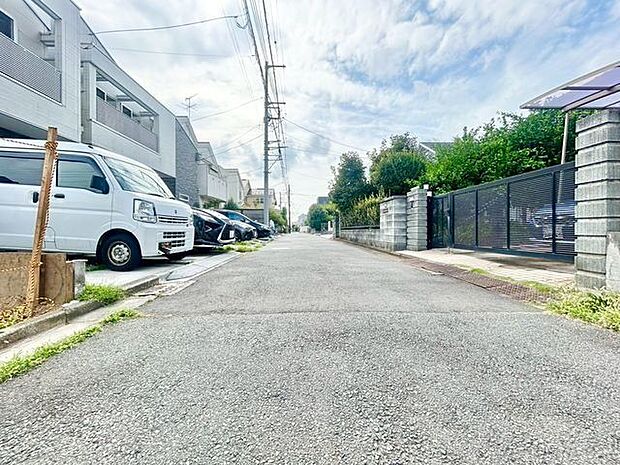 お住まい探しの中で是非チェックして頂きたいのが、前面道路の交通量と安全性、周辺の幹線道路の状況等です。