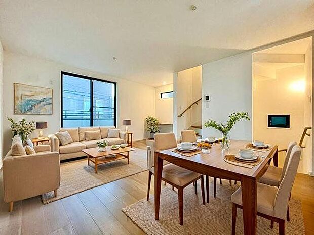 家具を置いても広々としたスペースがあるLDK。（配置してある家具や小物はCGよるイメージです）