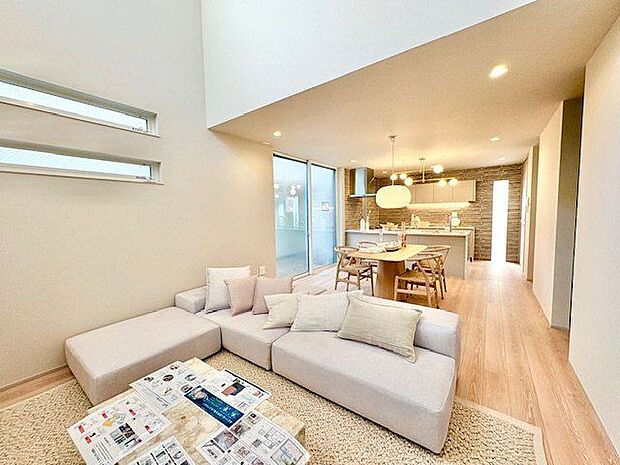 洗練された内装の住空間。伸びやかな空間のなかで、ゆったりとしたひとときを過ごせます。