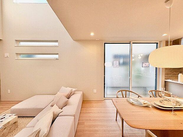 ゆとりの広さのLDK。明るい日差しが差し込む家族の笑顔が集まる場所に。