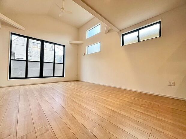 リラックスムードが漂う自然の光が空間を満たす家。家族の日常を豊かにする快適なお住まい。