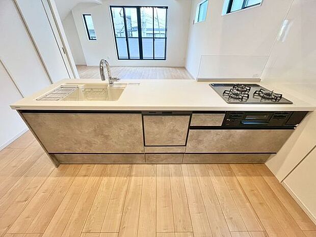 インテリアとしての美と快適な日常を支える機能性と強さがひとつになったキッチンです。