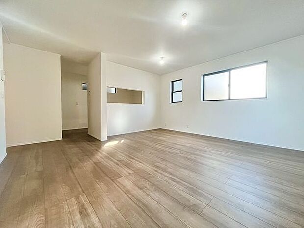 太陽の恵みを一気に受けたあたたかいお住まい。明るく風通しの良い開放感のある空間。