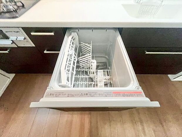 ビルトイン食洗機は、節水や節電機能も充実して家事の手助けをしてくれます。
