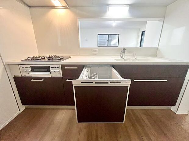 インテリアとしての美と快適な日常を支える機能性と強さがひとつになったキッチンです。