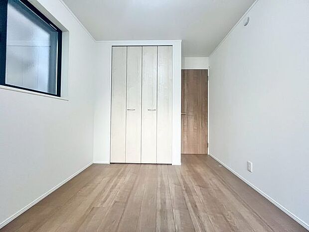 過ぎ行く時間をゆったりと感じることができる落ち着いたお部屋。静かな環境でリラックスタイムを。