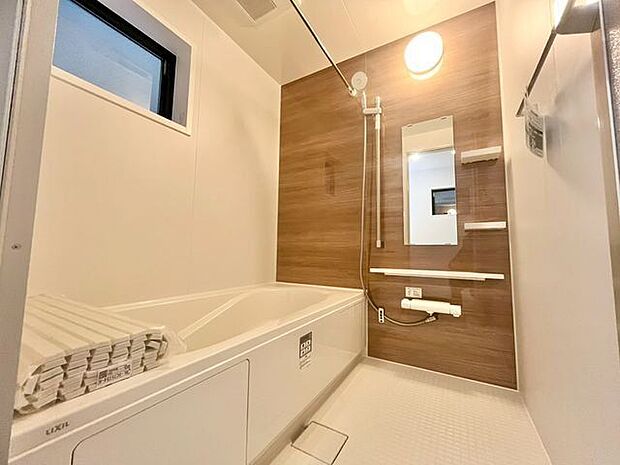 広々としたバスタブでくつろぎ、疲れた体を癒す贅沢な時間をお過ごしいただけます。