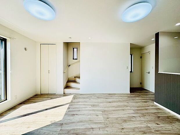 広さを十分に確保したゆったりLDK。理想の空間で家族と過ごすのはもちろん、お客様のおもてなしも可能。