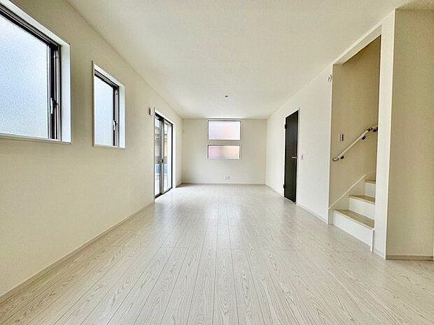 広く明るく、より心地良く暮せる空間にしました。採光・通風が周囲の空間に広がり、明るく爽やかな住まい。