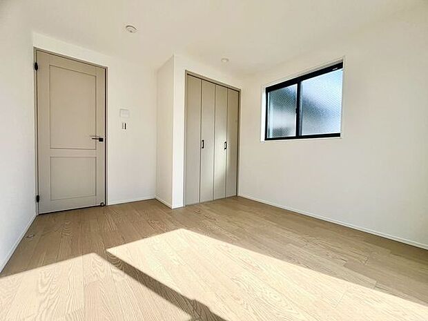 過ぎ行く時間をゆったりと感じることができる落ち着いたお部屋。プライベートな時間を満喫できます。