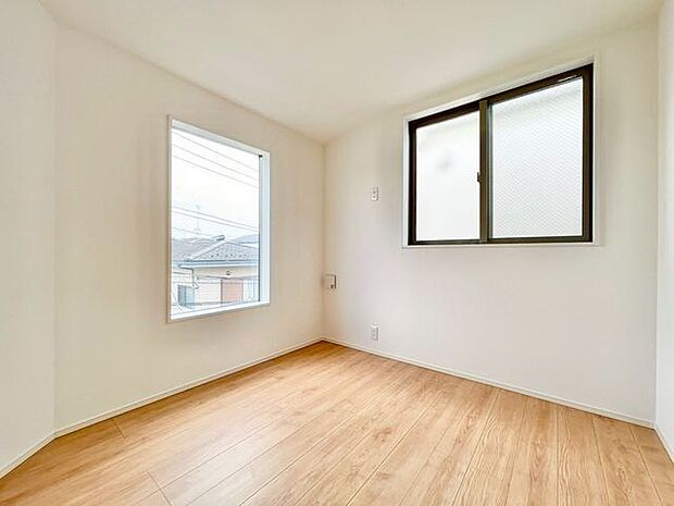 一日の疲れをいやしてくれる洋室。時を忘れて過ごす場所として過ごせるお部屋。