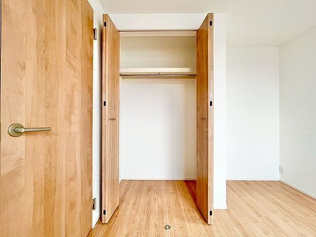 収納スペースが付いていて、お部屋を最大限に広く使っていただけます。荷物の多い方も安心です。