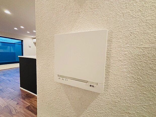 リビングダイニングには床暖房完備。乾燥も空気の汚れもなく快適です。