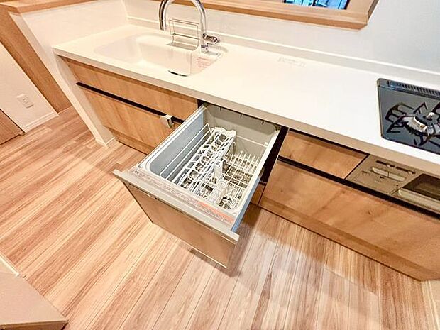 ビルトイン食洗機は作業スペースが広く使え、節約効果もあり、手洗いよりずっと清潔です。