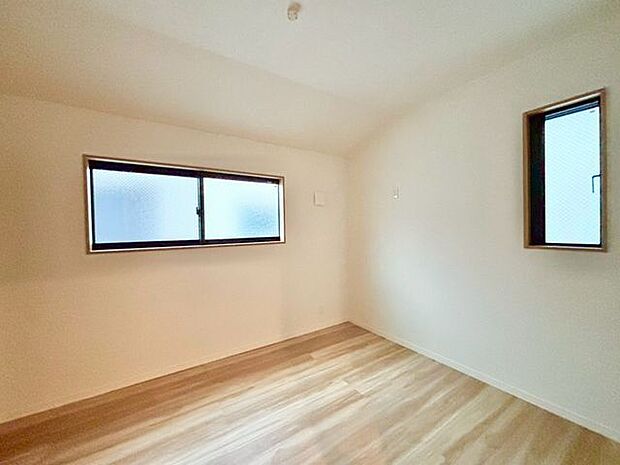 一日の疲れをいやしてくれる洋室。時を忘れて過ごす場所として過ごせるお部屋。