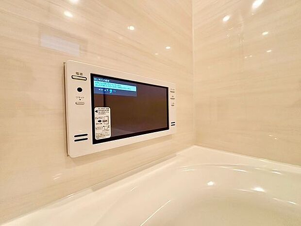 浴室TVを設置。お気に入りのドラマと共に、半身浴で癒される。バスタイムをより心地よく有効なひと時に。
