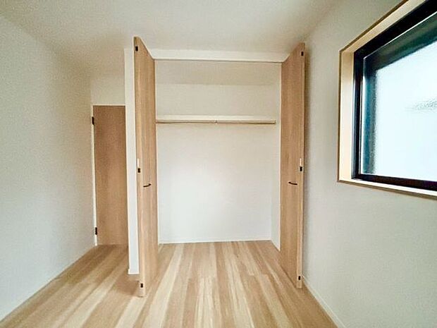 収納スペースが付いていて、お部屋を最大限に広く使っていただけます。荷物の多い方も安心です。