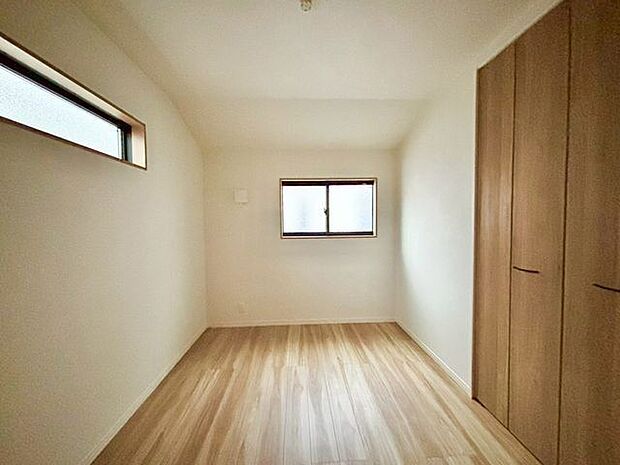 リビングで楽しく過ごした後はプライベートな時間を満喫。静かな環境でリラックスタイムをお過ごし下さい。