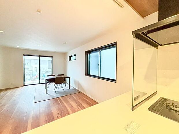 会話が弾むリビング、料理が愉しくなるキッチン。家は、ただ生活する場ではなく、暮らしを愉しく、快適に。