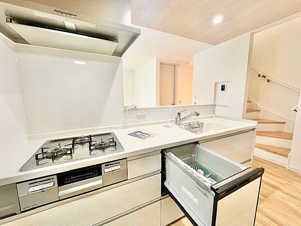 暮らしの中で輝き続けるキッチン。日々の調理を快適にサポート。あなたの暮らしに寄り添うキッチンです。