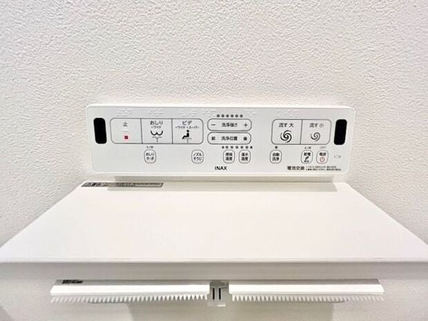 トイレのウォシュレットリモコン。充実の機能が備わっています。